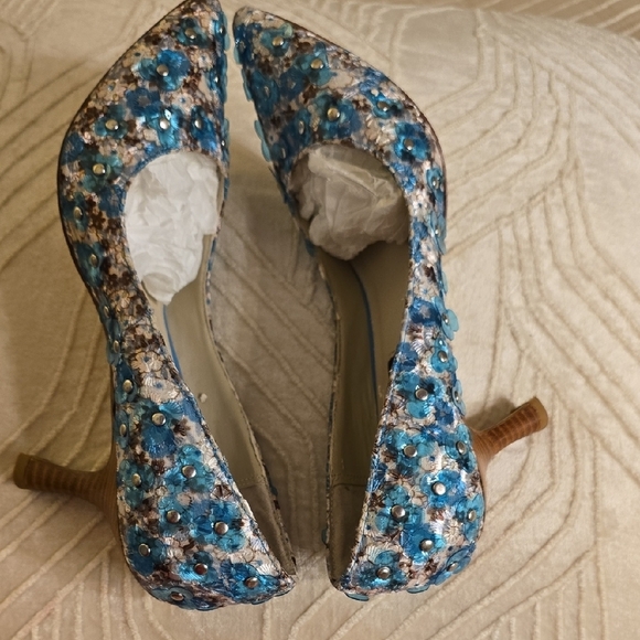 Mojo Moxy Turquoise Floral Embellished Heels - Picture 11 of 14